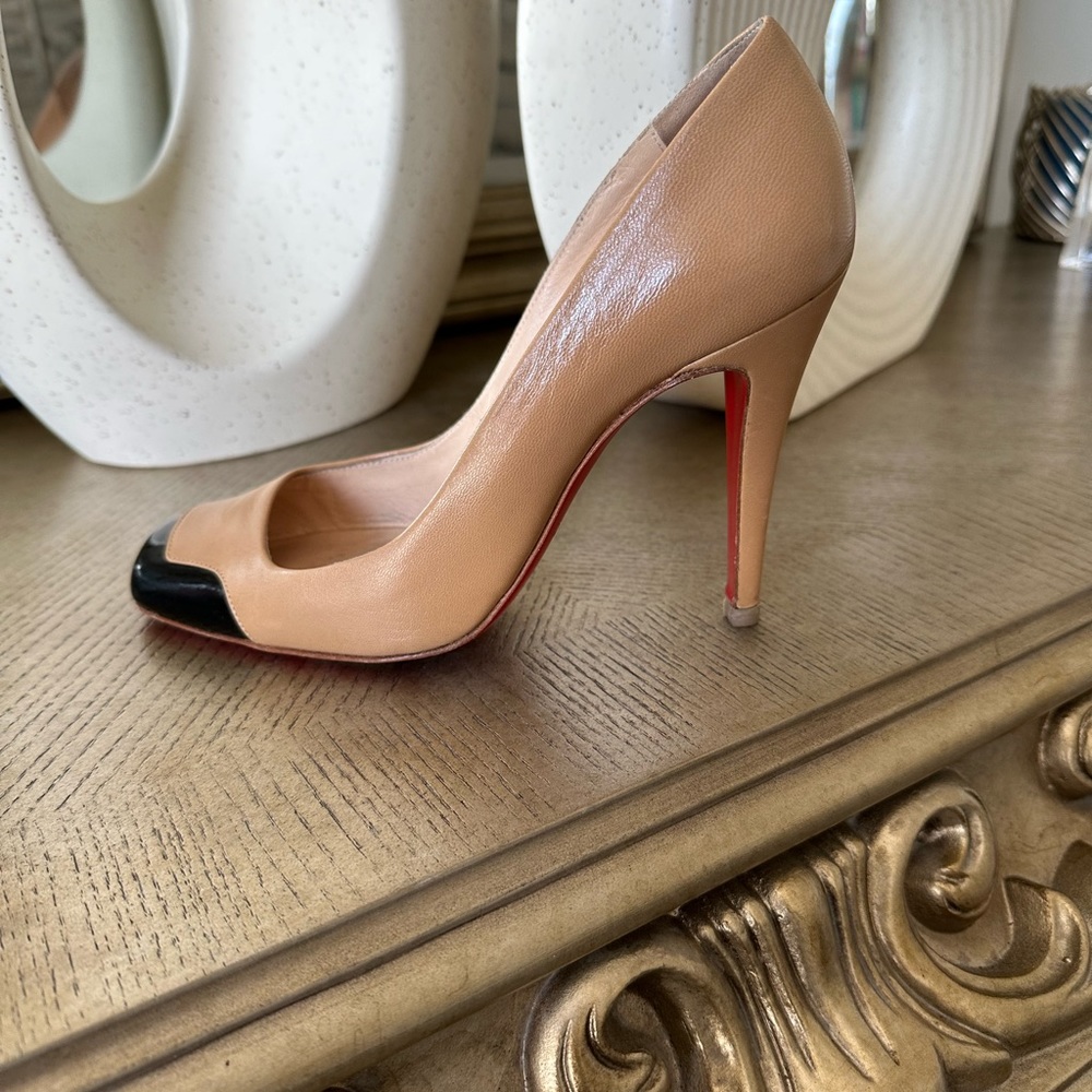 Christian Louboutin size 6.5 true to size pumps. Hot deal!! Good condition!!!